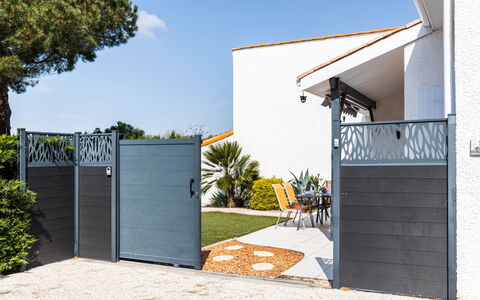 Les Palmyriennes: Eigendom, Meubilair, Comfort, Hout, Tafel, Televisie, Flooring, Interieur Ontwerp, Verdieping, Architectuur