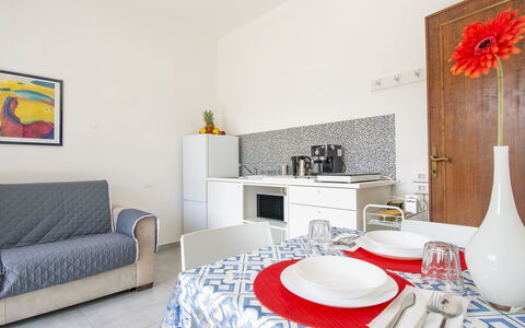 More e Lamponi: Fotolijst, Meubilair, Eigendom, Wit, Oranje, Decoratie, Interieur Ontwerp, Verdieping, Flooring, Comfort