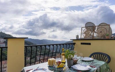 Casa Alfonso 673.1: Wolk, Lucht, Tafel, Tableware, Meubilair, Eigendom, Gebouw, Fabriek, Stoel, Bloempot