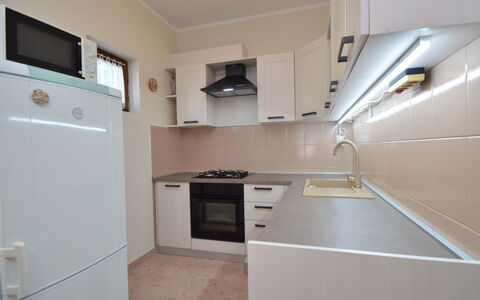 Ante: Cabinetry, Countertop, Eigendom, Gebouw, Gootsteen, Toestel Van De Keuken, Fornuis, Keuken, Huishoudapparatuur, Hout