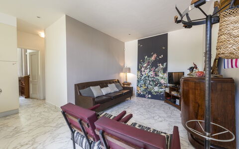 La Villetta: Meubilair, Eigendom, Gebouw, Hout, Comfort, Interieur Ontwerp, Cabinetry, Huis, Verdieping, Flooring