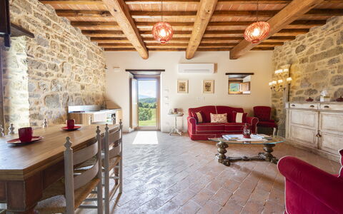 Villa Campestri: Meubilair, Tafel, Verlichting, Hout, Flooring, Verdieping, Woonkamer, Straal, Onroerend Goed, Gebouw