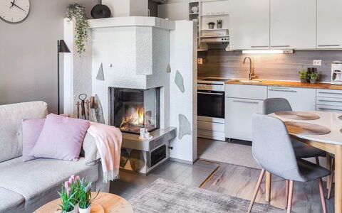 Rukaköngäs 21: Meubilair, Interieur Ontwerp, Flooring, Hout, Kamer, Verdieping, Plafond, Stoel, Huis, Woonkamer
