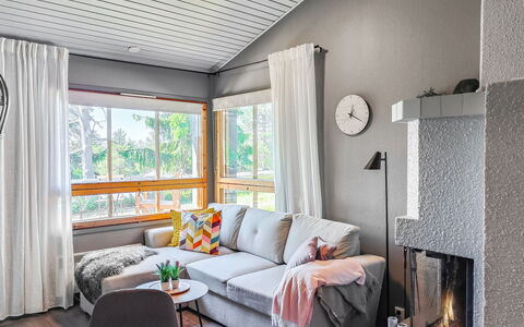 Rukaköngäs 21: Meubilair, Interieur Ontwerp, Flooring, Verdieping, Hout, Bankstel, Woonkamer, Kamer, Plafond, Textiel