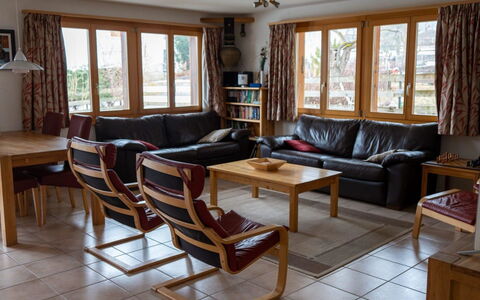Alpine Retreat: Meubilair, Interieur Ontwerp, Flooring, Verdieping, Bankstel, Hout, Kamer, Woonkamer, Stoel, Tafel