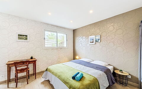 Les Bégonias: Interieur Ontwerp, Meubilair, Muur, Slaapkamer, Flooring, Bed, Verdieping, Plafond, Linens, Kamer