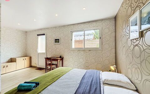 Les Bégonias: Interieur Ontwerp, Meubilair, Flooring, Verdieping, Muur, Slaapkamer, Plafond, Bed, Hout, Kamer