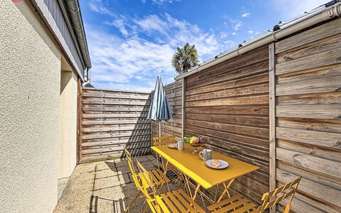 Les Bégonias: Plank, Hardwood, Beits, Buitenmeubels, Balkon, Dek, Hek, Houten Vloer, Kamerplant, Backyard