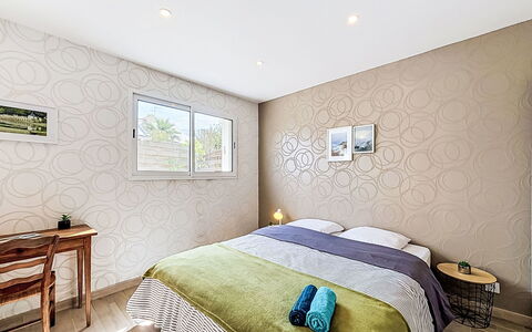 Les Bégonias: Interieur Ontwerp, Meubilair, Muur, Slaapkamer, Flooring, Verdieping, Bed, Plafond, Linens, Laken