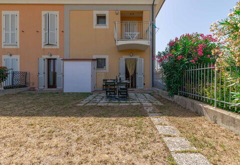 Casamare: Fabriek, Venster, Eigendom, Gebouw, Deur, Huis, Weg Oppervlak, Land Lot, Buurt, Bloem