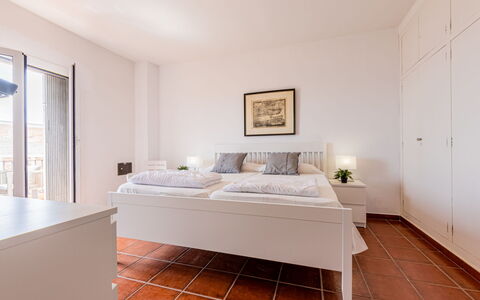 Cantamar: Meubilair, Eigendom, Gebouw, Comfort, Hout, Interieur Ontwerp, Huis, Flooring, Bed Frame, Fotolijst