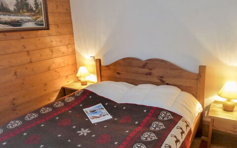 Le Krystor: Meubilair, Eigendom, Comfort, Hout, Verlichting, Textiel, Lamp, Interieur Ontwerp, Bed, Bed Frame