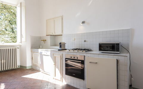 Villa San Gennaro: Countertop, Cabinetry, Eigendom, Venster, Wastafel, Fornuis, Keuken, Hout, Kraan, Flooring
