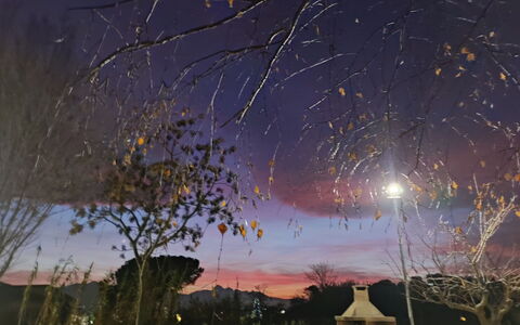 Residenza Thaulero: Lucht, Wolk, Atmosfeer, Wereld, Schemer, Straatlantaarn, Verlichting, Afdeling, Fabriek, Boom