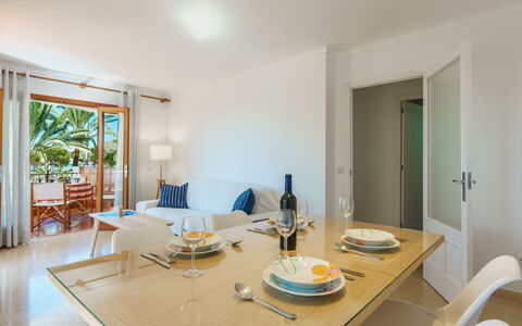 Can Llorenc Sea Views: Tafel, Meubilair, Eigendom, Stoel, Tableware, Gebouw, Hout, Interieur Ontwerp, Verlichting, Keuken En Eettafel