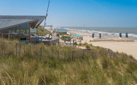 Rozenhof with Parking: Lucht, Water, Fabriek, Gebouw, Kust En Oceanic Landvormen, Strand, Wolk, Gras, Landschap, Horizon