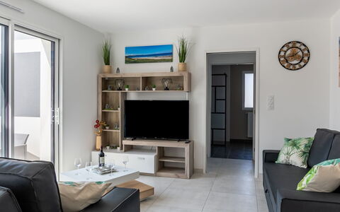 Palet Breton: Meubilair, Bankstel, Groen, Fotolijst, Architectuur, Hout, Verdieping, Schaduw, Woonkamer
