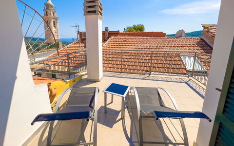 La Casetta Di Emma - Villa Faraldi: Lucht, Eigendom, Blauw, Azure, Gebouw, Schaduw, Hout, Buitenmeubels, Huis, Zonlicht