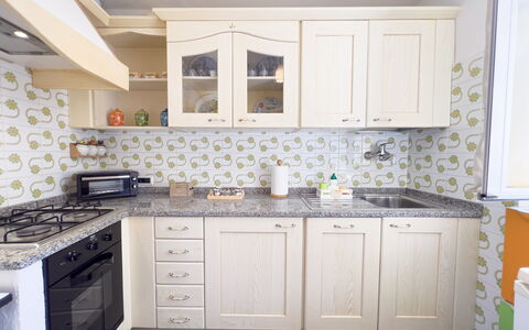 La Casetta Di Emma - Villa Faraldi: Cabinetry, Countertop, Eigendom, Gebouw, Meubilair, Fornuis, Lade, Keuken, Kraan, Wastafel