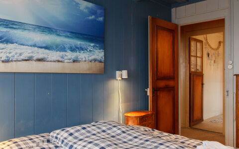 Le Cabanon: Hout, Slaapkamer, Meubilair, Laken, Interieur Ontwerp, Verdieping, Bed, Flooring, Bedding, Kamer