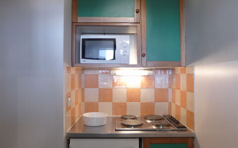 Chamonix 600: Eigendom, Kamer, Cabinetry, Meubilair, Keuken, Major Appliance, Countertop, Huishoudapparatuur, Fornuis, Huis