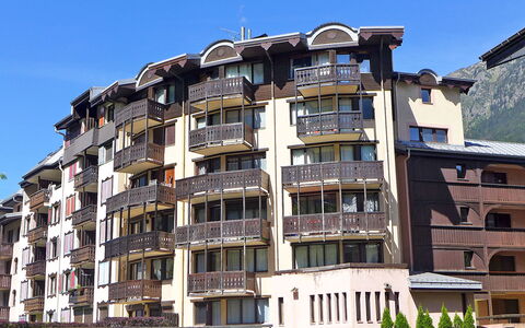 Chamonix 630: Lucht, Gebouw, Dag, Eigendom, Venster, Blok Van De Toren, Fabriek, Stedelijk Ontwerp, Condominium, Buurt