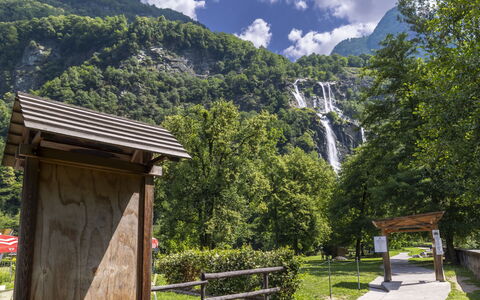 Chiavenna 100: Bergachtig Landvormen, Natuur, Berg, Vegetation, Natuurlijk Landschap, Landschap, Hoogland, Heuvel Station, Heuvel