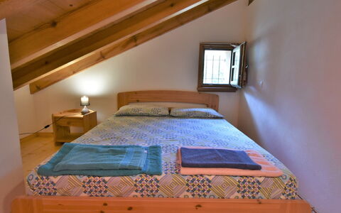 Chiavenna 100: Gebouw, Meubilair, Eigendom, Comfort, Hout, Bed Frame, Huis, Venster, Bed, Interieur Ontwerp