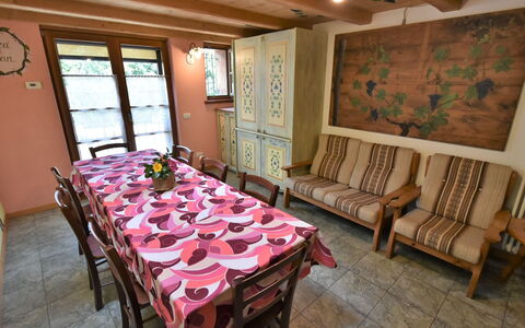 Chiavenna 100: Tafel, Meubilair, Decoratie, Gebouw, Stoel, Venster, Tableware, Huis, Architectuur, Interieur Ontwerp