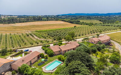 Pitigliano 890: Lucht, Berg, Dag, Gebouw, Fabriek, Natuurlijk Landschap, Huis, Vegetation, Hoogland, Boom