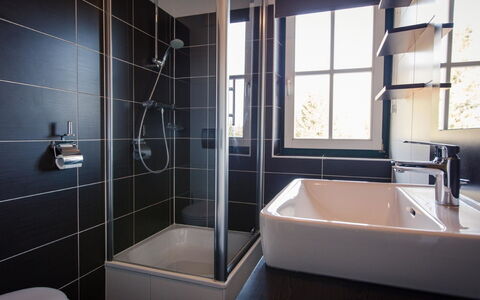 Turracher Höhe 121: Kraan, Loodgieterswerkinrichting, Bad, Licht, Badkamer, Venster, Interieur Ontwerp, Douche