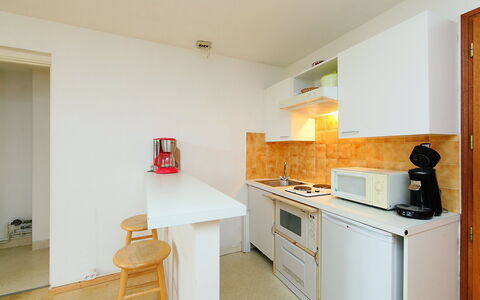 L'Univers: Eigendom, Kamer, Meubilair, Gebouw, Keuken, Interieur Ontwerp, Huis, Verdieping, Cabinetry, Onroerend Goed