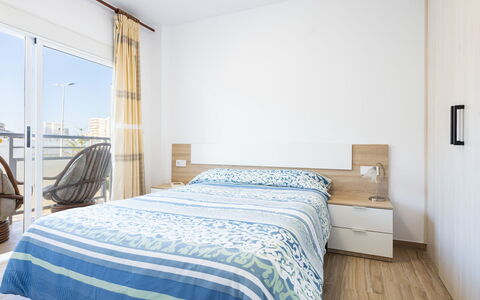 Orion: Meubilair, Gebouw, Eigendom, Comfort, Azure, Hout, Bed Frame, Venster, Interieur Ontwerp, Huis
