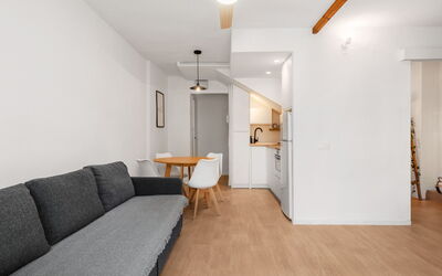 Orion 60.1: Meubilair, Bankstel, Comfort, Hout, Plafondventilator, Verdieping, Woonkamer, Flooring, Gebouw, Lamp