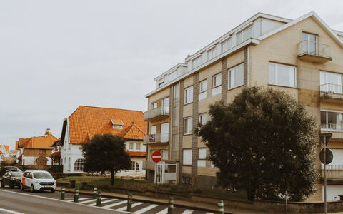 Residence du Parc with Seaview: Water, Lucht, Wolk, Watervoorraden, Berg, Azure, Blauw, Kust En Oceanic Landvormen, Toren