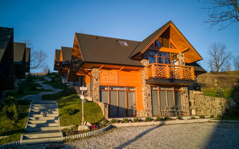 Zakopane 460: Fabriek, Lucht, Gebouw, Venster, Huis, Hout, Land Lot, Weg Oppervlak, Verblijf, Gras