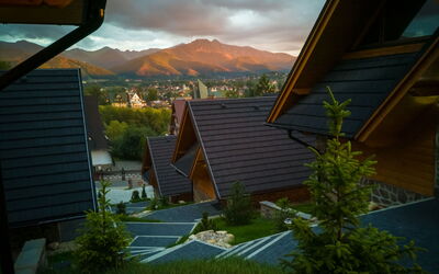 Zakopane 460: Wolk, Gebouw, Fabriek, Lucht, Eigendom, Blad, Berg, Huis, Hout, Schaduw