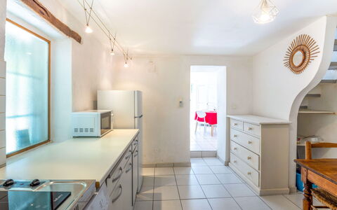 Centre Nyons: Cabinetry, Eigendom, Meubilair, Blauw, Wastafel, Venster, Lade, Hout, Interieur Ontwerp, Verlichting