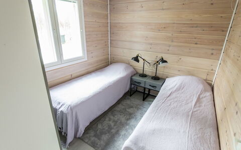 Villa Galdu a: Flooring, Verdieping, Hout, Houten Vloer, Kamer, Deur, Hardwood, Beits, Plank, Slaapkamer