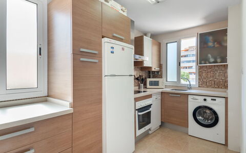 Las Mariposas: Cabinetry, Countertop, Meubilair, Keuken, Toestel Van De Keuken, Huishoudapparatuur, Gebouw, Hout, Interieur Ontwerp, Fornuis