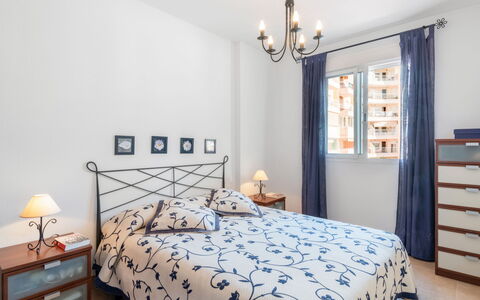 Las Mariposas: Meubilair, Eigendom, Product, Blauw, Azure, Hout, Gebouw, Textiel, Verlichting