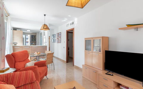 Las Mariposas: Fotolijst, Eigendom, Meubilair, Tafel, Bankstel, Hout, Interieur Ontwerp, Televisie, Kamerplant, Verlichting