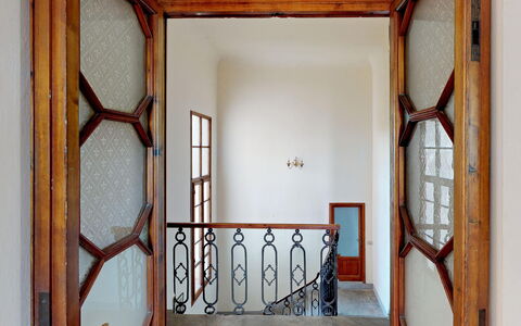 Villa La Cicogna Tuscany: Eigendom, Gebouw, Deur, Hout, Interieur Ontwerp, Verdieping, Muur, Lijn, Huis