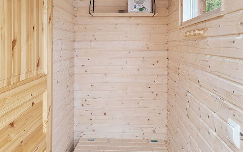 Kolin Kangastus Metsätähti 2: Bed, Meubilair, Slaapkamer, Interieur Ontwerp, Bedding, Laken, Flooring, Hout, Verdieping, Kamer