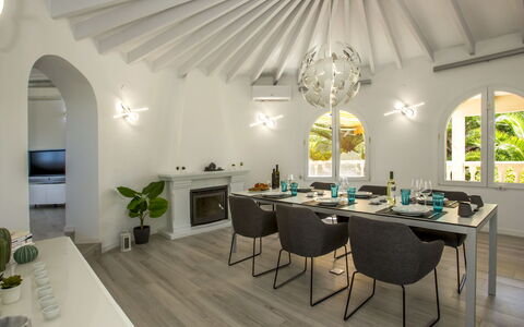 Villa la Tahona: Meubilair, Tafel, Stoel, Gebouw, Interieur Ontwerp, Flooring, Keuken, Verdieping, Woonkamer, Hout