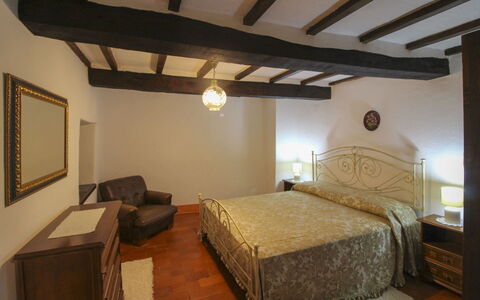 La Casa nel Borgo: Meubilair, Interieur Ontwerp, Muur, Slaapkamer, Bed, Flooring, Plafond, Hout, Verdieping, Kamer