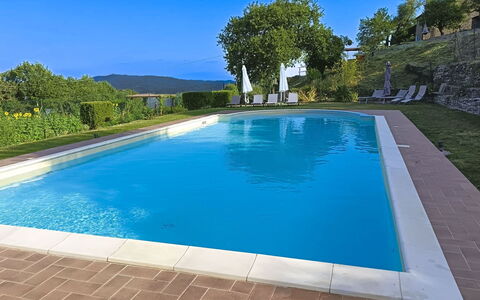 La Casa nel Borgo: Heuvel, Zwembad, Bergketen, Buitenmeubels, Eco Hotel, Flagstone, Toevlucht, Ridge, Landscaping, Tropen