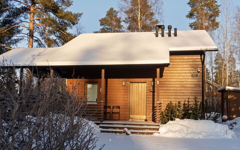 Kanervarinne: Bed, Meubilair, Slaapkamer, Interieur Ontwerp, Bedding, Laken, Flooring, Hout, Verdieping, Kamer