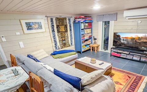 Villa Blombacka: Venster, Huis, Hout, Huis, Siding, Verblijf, Dak, Freezing, Schuifraam, Helling