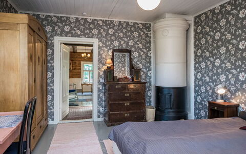 Kekkola: Bed, Meubilair, Slaapkamer, Interieur Ontwerp, Bedding, Laken, Flooring, Hout, Verdieping, Kamer